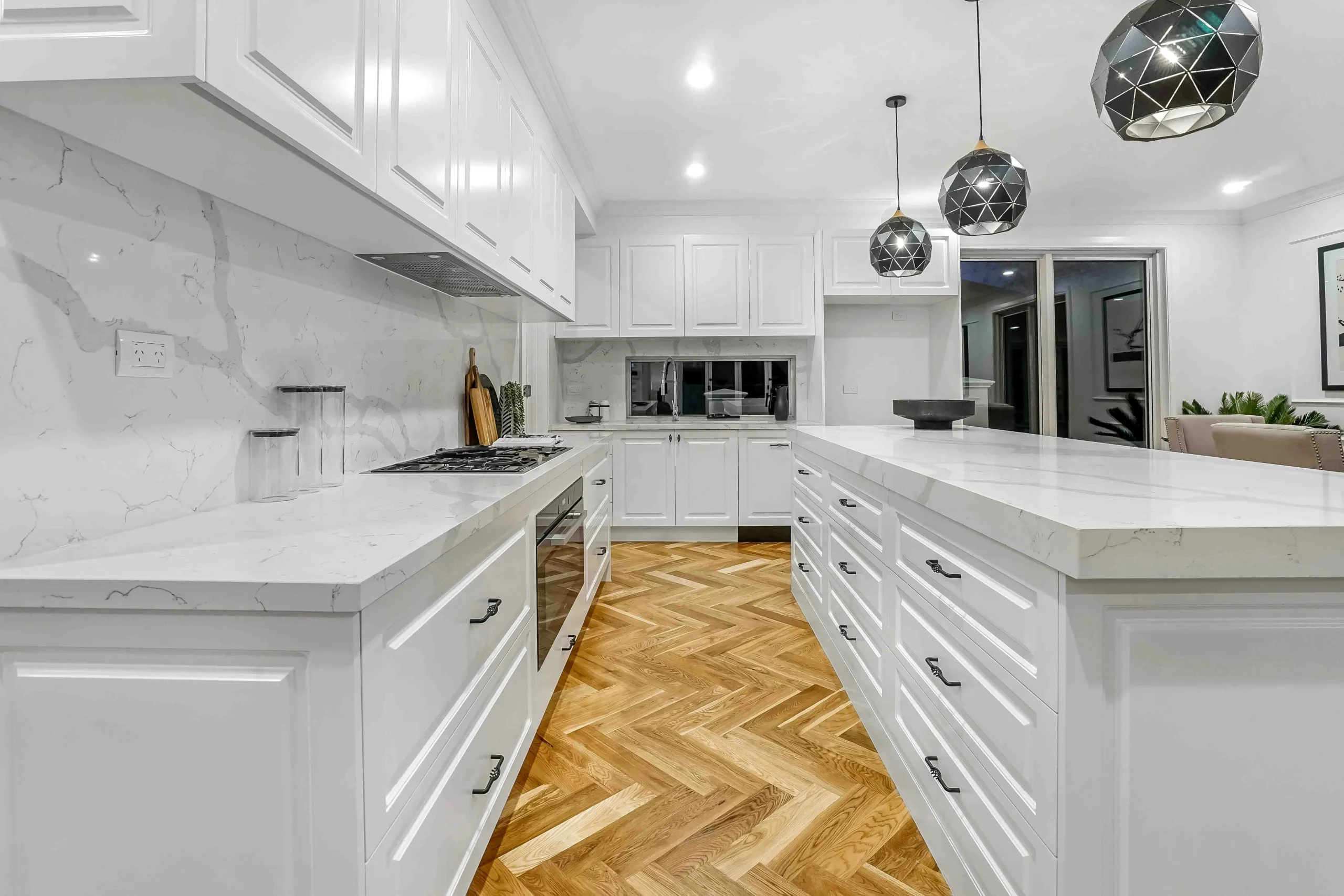 CONTEMPORARY KITCHEN